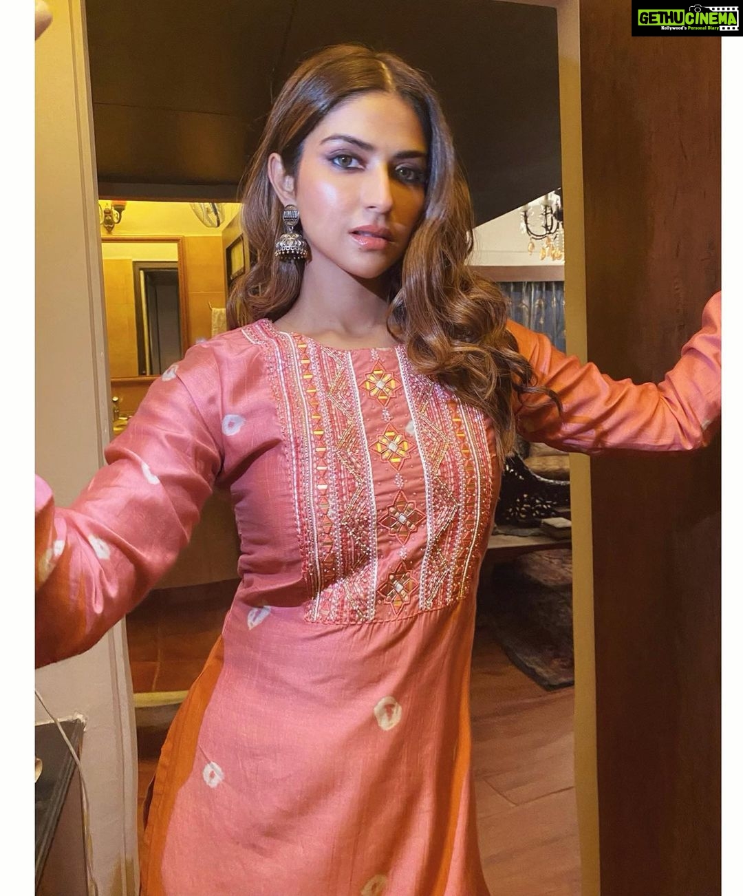 Pranutan Bahl Instagram - jhumkis and hair flips ✨☺️🧡