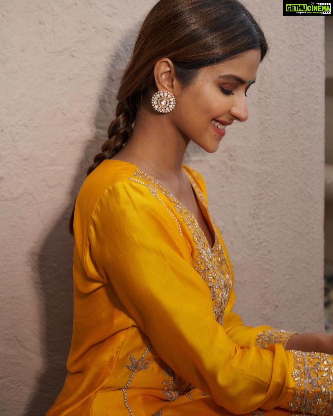 Pranutan Bahl Instagram - shy but mischievous ☺️💛