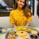Pranutan Bahl Instagram - thaliiiii 😍🥰💛 #saturdaynight 🤤
