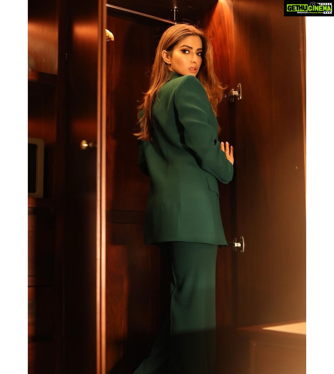 Pranutan Bahl Instagram - maybe I’ll end up in Narnia 🦁🧚📽️