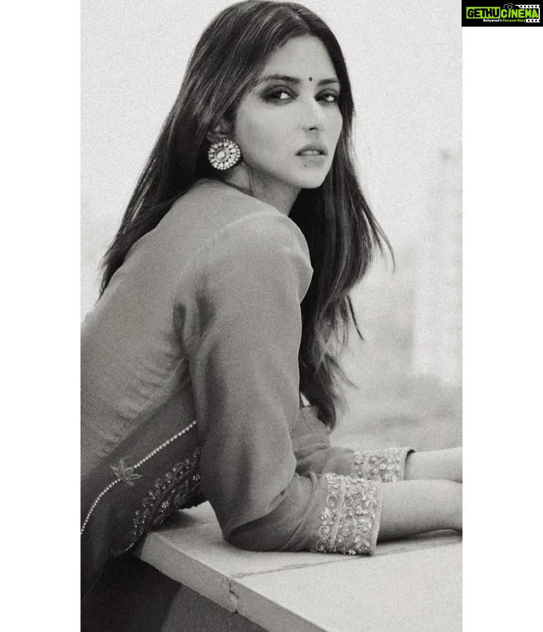 Pranutan Bahl Instagram - caught my attention 💭🖤