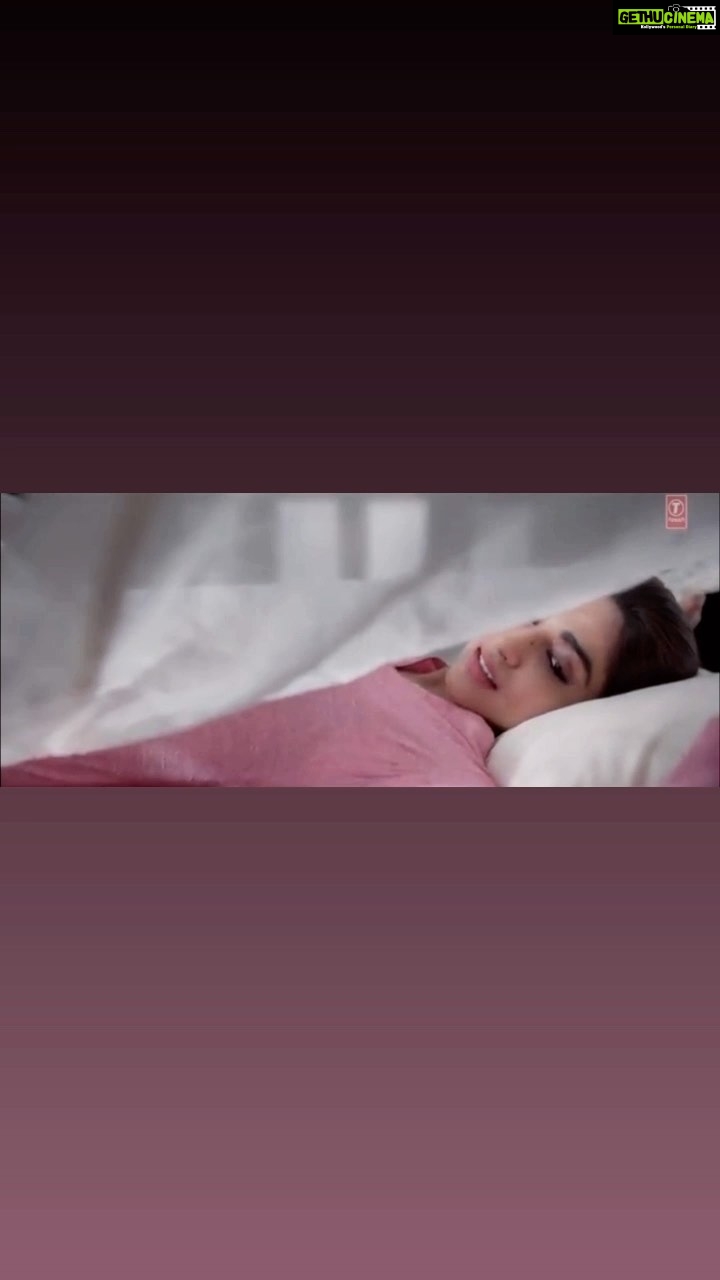 Pranutan Bahl Instagram - door hain chaand sitaare 🌙⭐️♥️