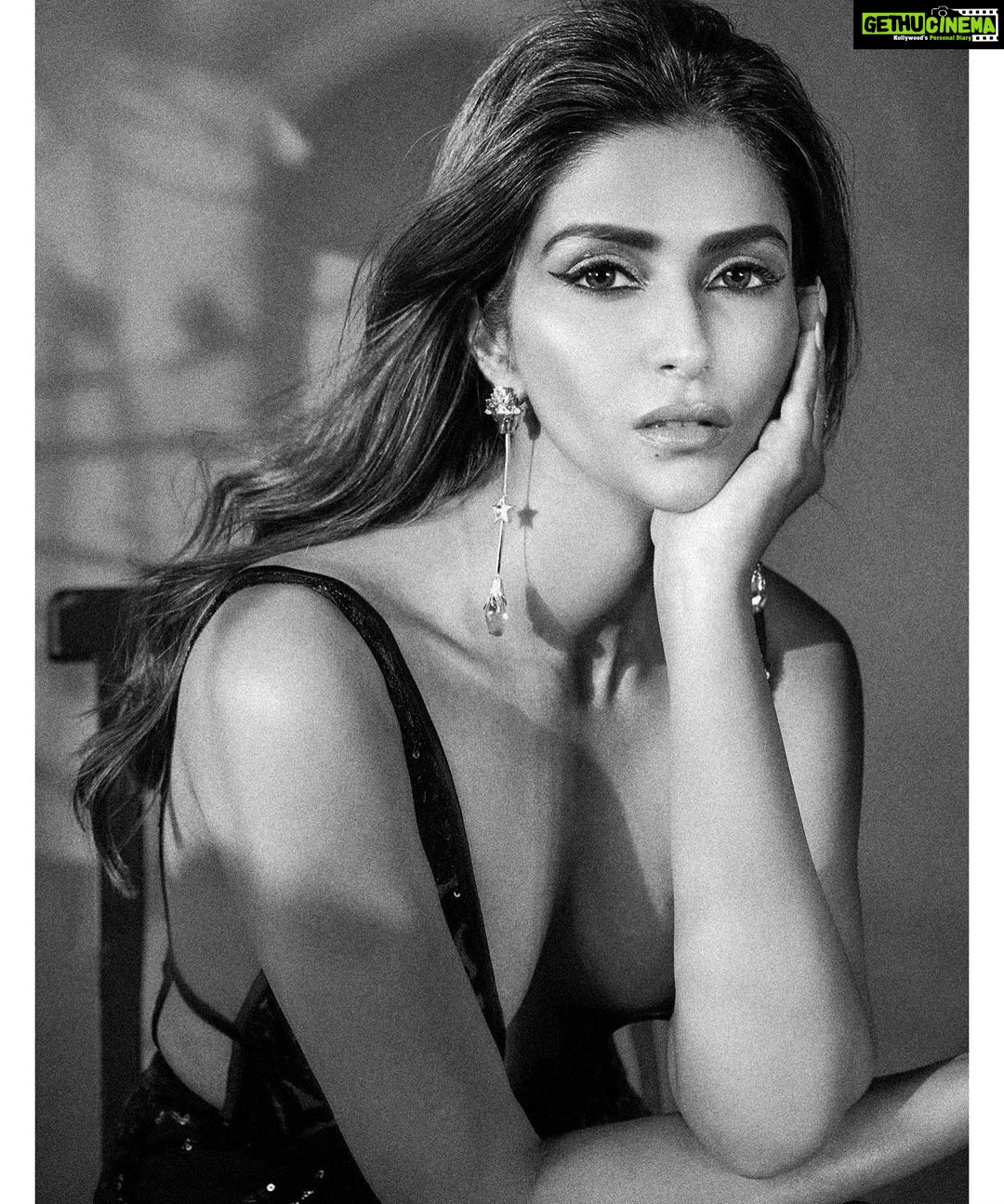 Pranutan Bahl Instagram - think good thoughts 🖤