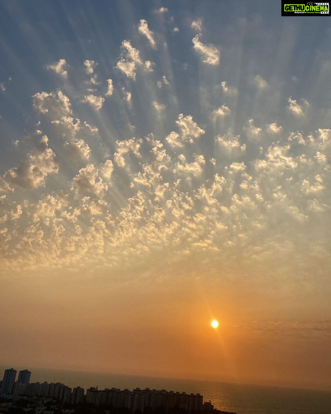 Pranutan Bahl Instagram - I got that sunshine in my home ☀️💛