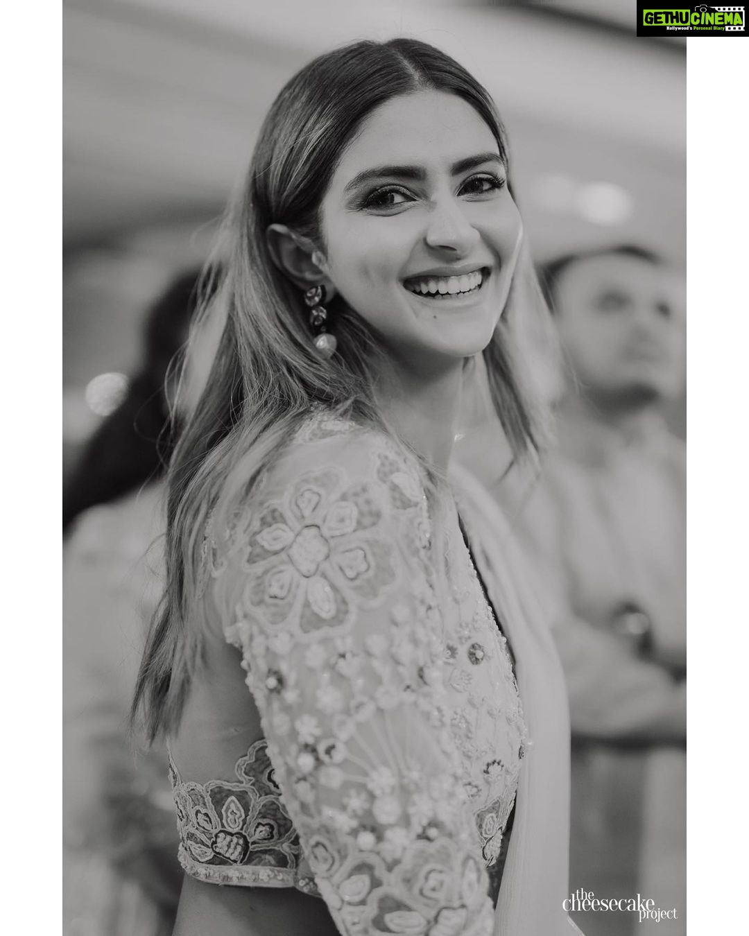Pranutan Bahl Instagram - win by a (s)mile ☀️