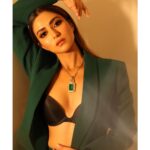 Pranutan Bahl Instagram - you’ve gauc to be kidding me🥑🖤 Outfit- @zara Bustier- @hm Neck piece- @houseofshikha Styling- @anishagandhi3 @rochelledsa Make up- @shankarsawantmakeup Photography- @popmercy