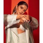 Pranutan Bahl Instagram - showstopper this weekend for the coolest @pinkporcupines 🧡 at @timesfashionweek @vespaindia Outfit - @pinkporcupines Jewellery-@shriparamanijewels Make up- @shankarsawantmakeup Hair- @sunny_hairr Styling - @who_wore_what_when Photography - @niranjanpat