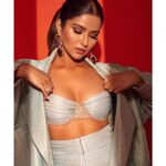 Pranutan Bahl Instagram - showstopper this weekend for the coolest @pinkporcupines 🧡 at @timesfashionweek @vespaindia Outfit - @pinkporcupines Jewellery-@shriparamanijewels Make up- @shankarsawantmakeup Hair- @sunny_hairr Styling - @who_wore_what_when Photography - @niranjanpat