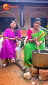 Preethi Sharma Instagram - ఆమ్లెట్ అండ్ మ్యాగీ వరకు I Can Manage 😂😂 

#PadamatiSandhyaRagam #ZeeTelugu #ZeeOnTheGoReels #TrendingReelsOnZee 

@jayashree.s.raj @preethi__sharma__official