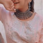 Preethi Sharma Instagram – In love with this song 🤍

Jewellery: @methurna_collections 🫶🏻

#dilkhogayahogayakisika❤️ #preelovesyou☮️ #famtime