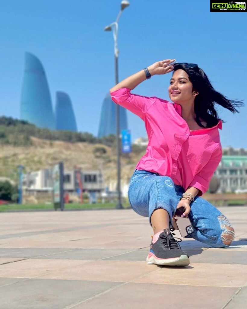 Preethi Sharma Instagram - Wanderlust 🫶🏻 #preelovesyou☮️ #travelmode #baku #Azerbaijan #workaholic Baku, Azerbaijan
