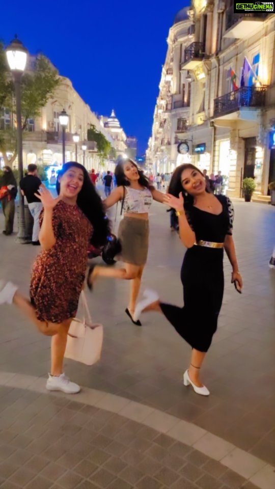 Preethi Sharma Instagram - HEY HEY 👋 @jayashree.s.raj @preethi__sharma__official @preethi_srinivaas 💃💃💃 3 IDIOTS #baku #traveling #workaholic