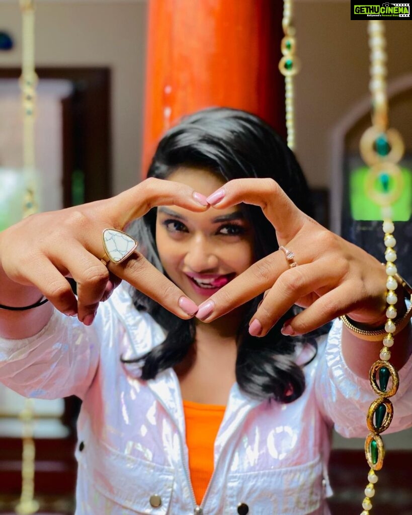 Preethi Sharma Instagram - Love you FAM 🧡🤍🖤 #preelovesyou☮️ #AADHYA🫶🏻 #padamatisandhyaragam #zeetelugu Hyderabad