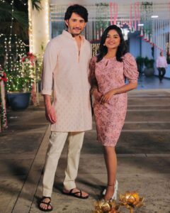 Preethi Sharma Instagram - I am so grateful to work with u sir 🫶🏻 @urstrulymahesh 🫶🏻🥰😍
Thank u so much @zeetelugu 🫶🏻
Thank you @jayanthraghavan  sir ✨ 
#padamatisandhyaragam #promotion #zeetelugu #preelovesyou☮️ #maheshbabu