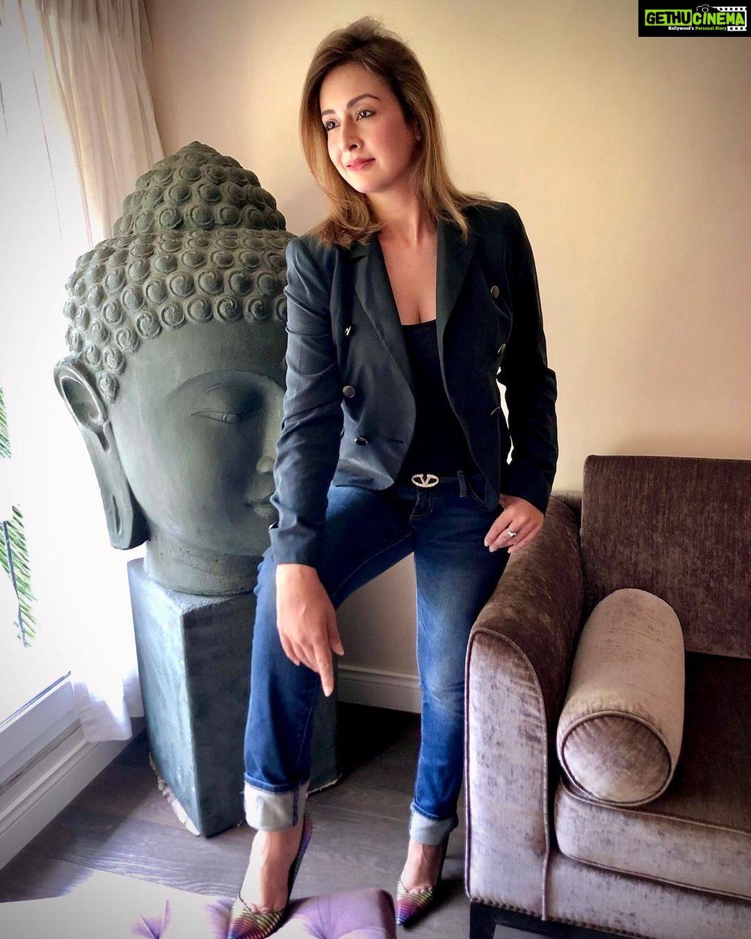 Preeti Jhangiani Instagram - Ready set... #meetingready #propanjaleague Something exciting coming up soon! @propanjaleague