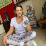 Preeti Jhangiani Instagram - Too happy to have received this amazing athliesure gear from @marollinyc !! Comfy , stylish and such great quality ! love it . Be sure to visit their website marollinyc.com!