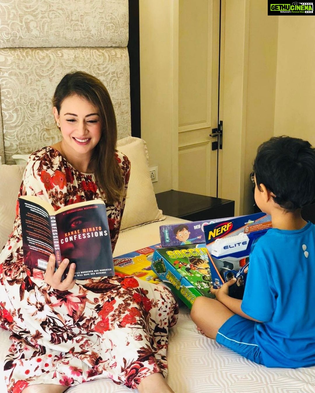 Preeti Jhangiani Instagram - Finally have time to read that book! Thank you @souvenirstoystore for all the entertaining and educational toys! Whatsapp on : 9833648353 to order! #lego #legos #toys #toystore #mumbai #homedelivery