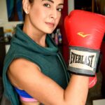 Preeti Jhangiani Instagram - Trying to #box my way through #Wednesday #wednesdaymotivation #boxing #boxingtraining #workouteveryday @fitnessindiashow Pic courtesy: @sabadphotovideo Shot on : #nikonz7 @nikonindiaofficial