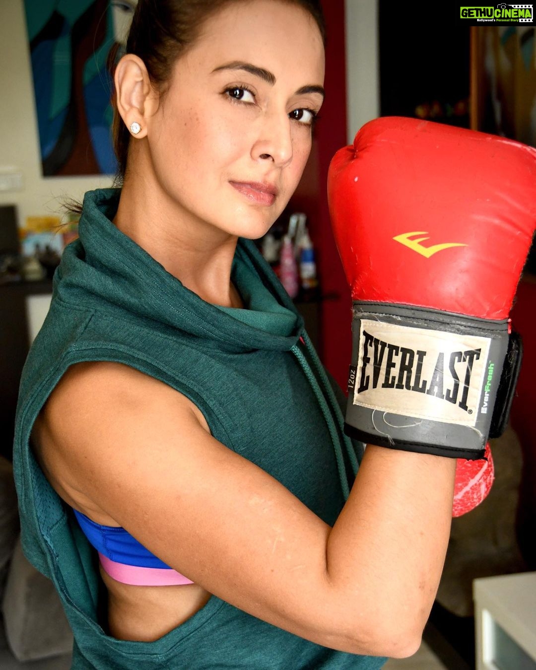 Preeti Jhangiani Instagram - Trying to #box my way through #Wednesday #wednesdaymotivation #boxing #boxingtraining #workouteveryday @fitnessindiashow Pic courtesy: @sabadphotovideo Shot on : #nikonz7 @nikonindiaofficial