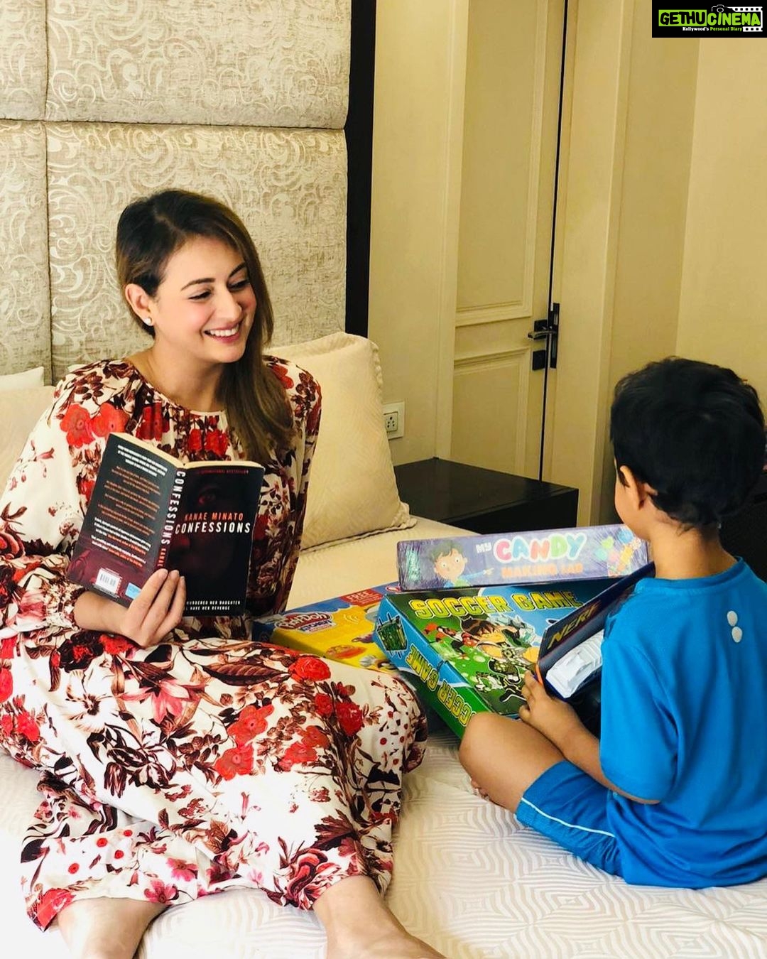 Preeti Jhangiani Instagram - Finally have time to read that book! Thank you @souvenirstoystore for all the entertaining and educational toys! Whatsapp on : 9833648353 to order! #lego #legos #toys #toystore #mumbai #homedelivery