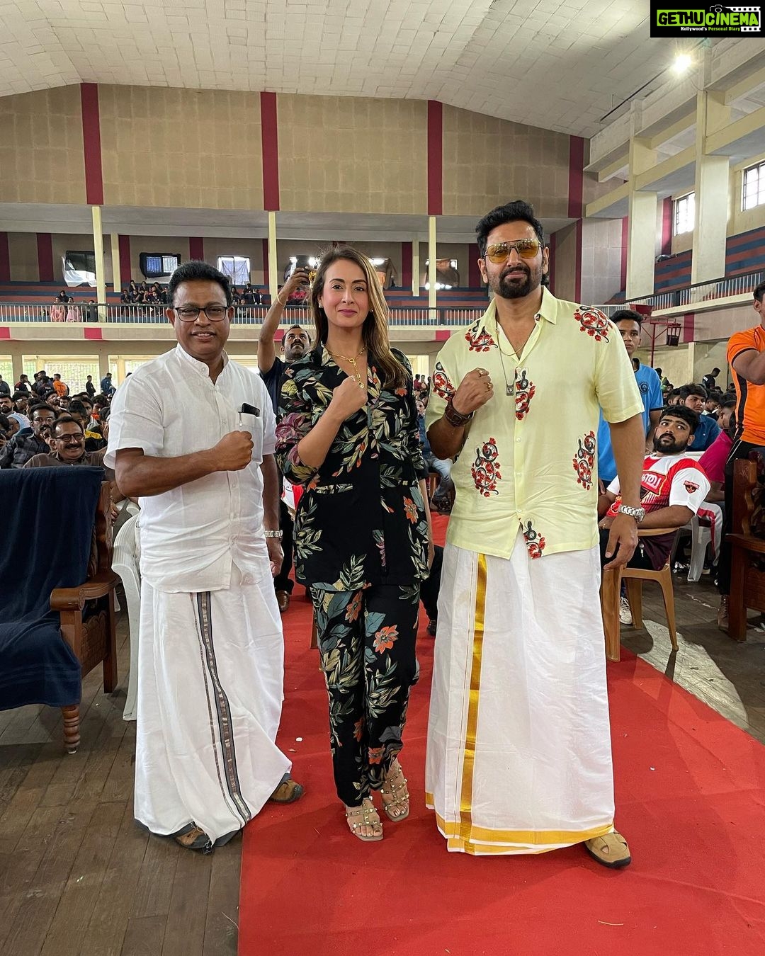 Preeti Jhangiani Instagram - Dhoti sambhal ke ;) At the Kerala State ArmWrestling Championship where more then 1000 athletes are competing 💪🏼 thanks to @jojyeloor @keralaarmwrestlingassociation for the lovely hospitality and the dhoti 😉 Kerala is right now the No.1 ArmWrestling state in India 🇮🇳 with half of the @propanjaleague champs coming from Kerala 💪🏼✌🏻 #keraladiaries #keraladiaries🌴 #keralagallery Kolenchery, India