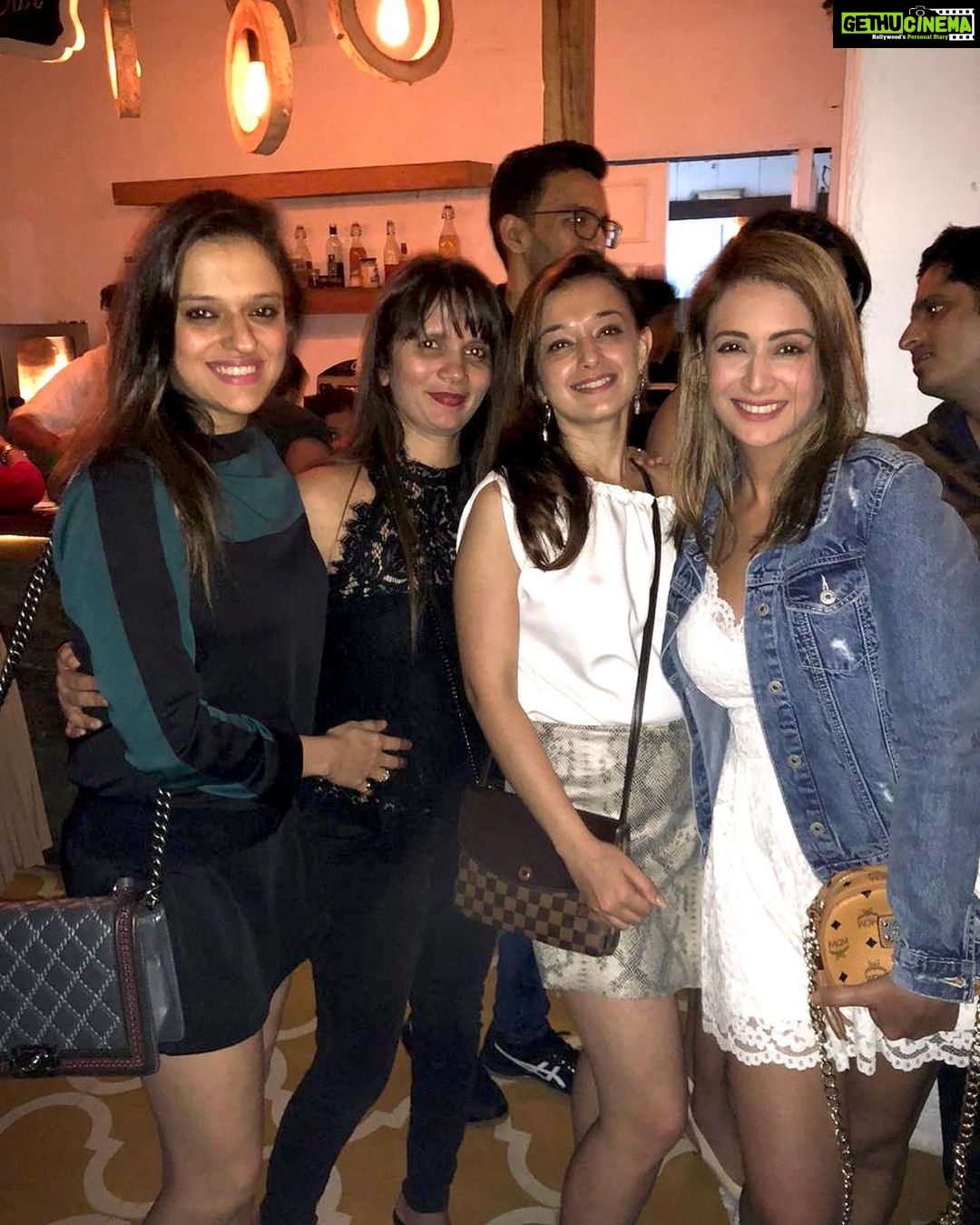 Preeti Jhangiani Instagram - And THATS how the girls bring in #valentinesday 💃🏻