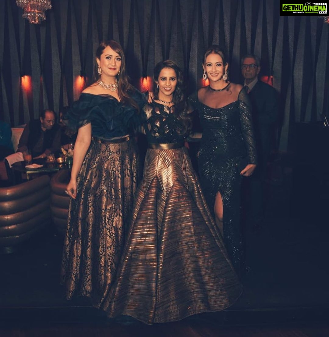 Preeti Jhangiani Instagram - Throwback to these amazing memories #dikshawedsferzad @nikhilkapur you’re a genius Thank you dearest @ad.singh1 @adsinghdesigns for the fab look! Earrings @zahra.dubai The St. Regis Mumbai