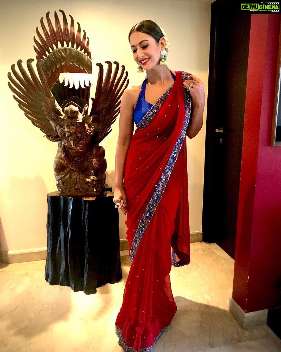 Preeti Jhangiani Instagram - Ready to dance in @jerrydsouza6486 Handmade jhumkis by @swaravbyswatiandravi