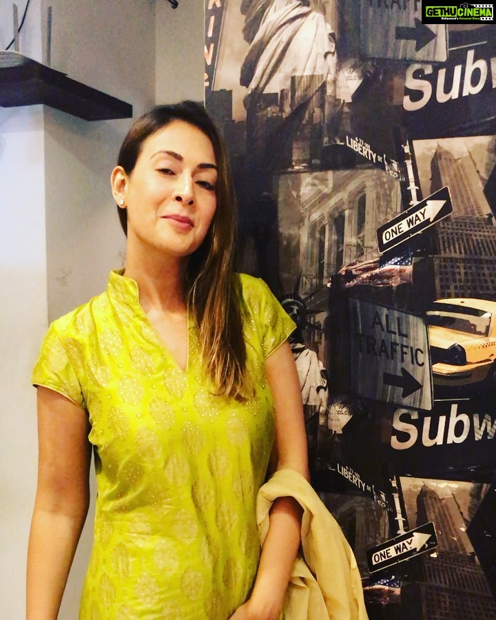 Preeti Jhangiani Instagram - I’ll be live on my instagram today at 4pm with @dabasparvin Come and join us! Promise it ll be fun 😉 . . #livechat #instagramlive @fitnessindiashow