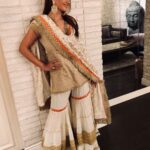 Preeti Jhangiani Instagram - Love love this beautiful and fun outfit @mirpurimaheka ❤️ All set for the #event tonight! What a fabulous initiative #mahekamirpuri ! Much love to you and respect for all the work you are doing for the underprivileged cancer patients #fashion #indianfashion #sharara #shararasuit