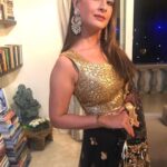 Preeti Jhangiani Instagram - Feeling lucky tonight 😉 #happydiwali #diwalinights #cards #cardsessions Outfit by @shrenahirawatofficial Earrings/ ring by @hemakhasturilabel Potli by @thelittleshopbymegha Styled by @gentleman_gaga