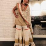 Preeti Jhangiani Instagram - Love love this beautiful and fun outfit @mirpurimaheka ❤️ All set for the #event tonight! What a fabulous initiative #mahekamirpuri ! Much love to you and respect for all the work you are doing for the underprivileged cancer patients #fashion #indianfashion #sharara #shararasuit