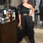 Preeti Jhangiani Instagram - Ready for the night in @gunusahni for the @middayindia #showbiziconaward