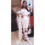 Preeti Jhangiani Instagram - I don’t know exactly what the future holds but I’m stepping forward with #grit anchored in #grace Ruffled Sari : @gunusahni Styled by : @gentleman_gaga Bag : @toryburch Shoes : @nextofficial