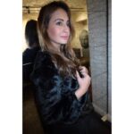 Preeti Jhangiani Instagram - Cant wait for the #weekend ! #friday #fridaynightprep —————————————— @nikonindiaofficial @yusufk1207 #nikon #NikonZ7 #Z7 #nikonphotography #fashion #womensfashion #fauxfur