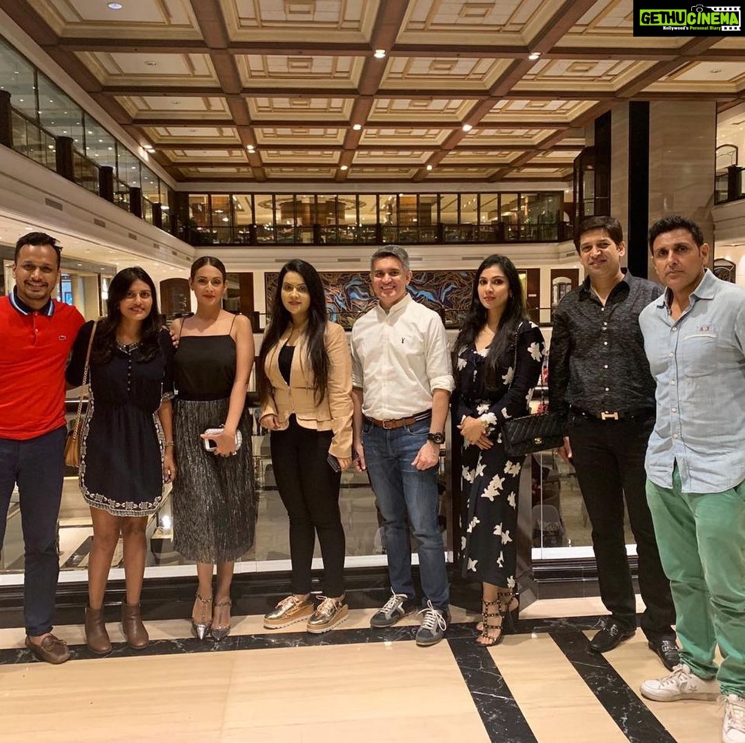 Preeti Jhangiani Instagram - #dinnertime @sujay.jairaj @minalthacker @imbajaj @mazharnadiadwala @zhenyanadiadwala @dabasparvin #amrutafadnavis Taj Lands End, Mumbai
