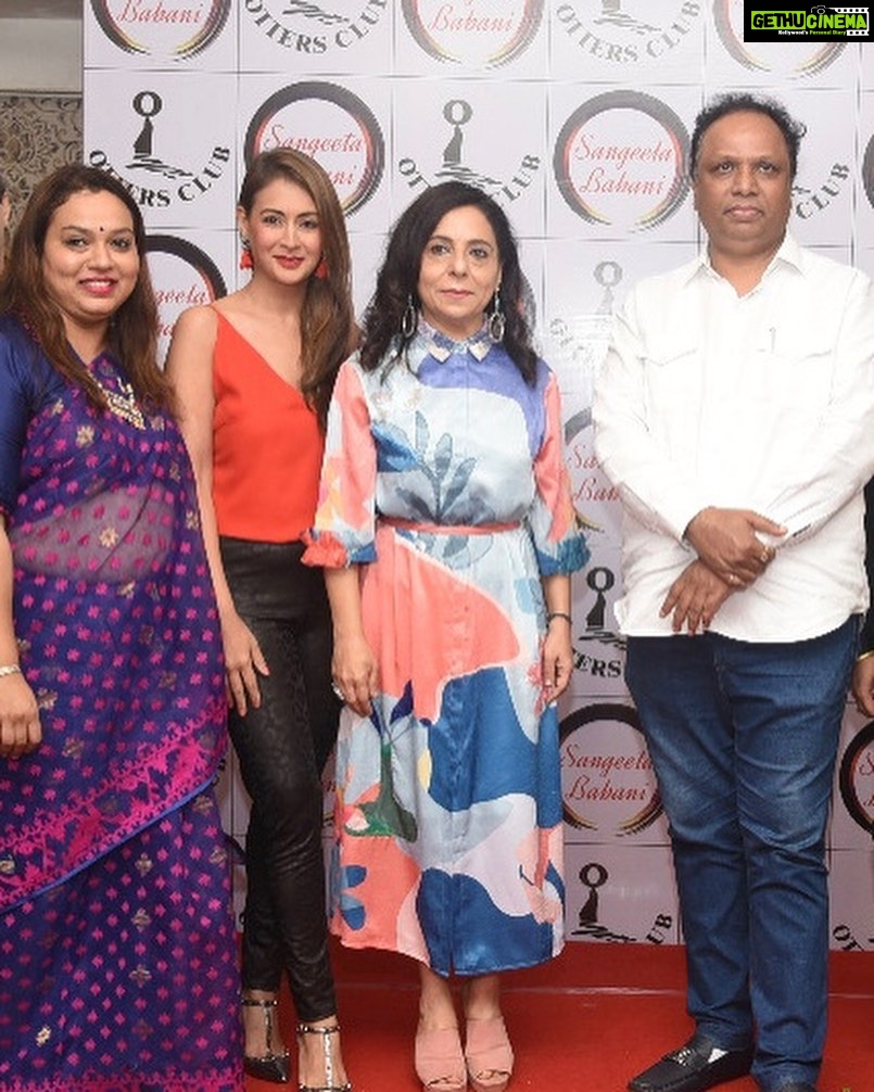 Preeti Jhangiani Instagram - At the #unveiling of the beautiful artwork by #sangeetababani at #ottersclubandra with Honourable Minister Mr. Ashish Shelar #ashishshelar #artwork #artforcharity