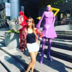 Preeti Jhangiani Instagram - When you find #funky #artwork #posewithit and #postit ! Does this count as #tuesdaylearning ? @visit_singapore #singapore