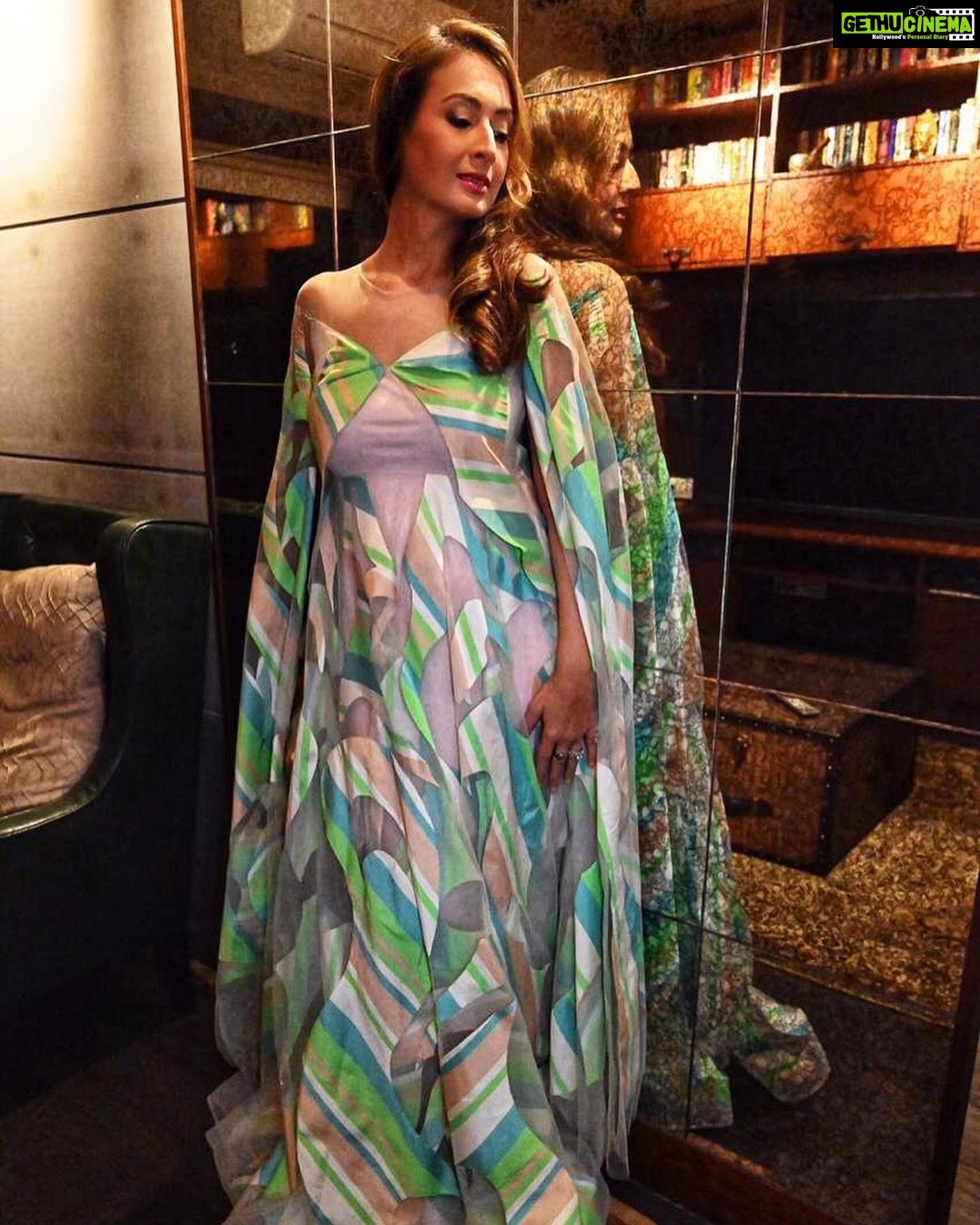 Preeti Jhangiani Instagram - Ready for the @lakmefashionwk #2019 #fashion #style #flowing #aboutlastnight #Camera courtesy: @nikonindiaofficial @yusufk1207 #NikonZ7 #Z7 #nikonphotography #nikon #womensfashion