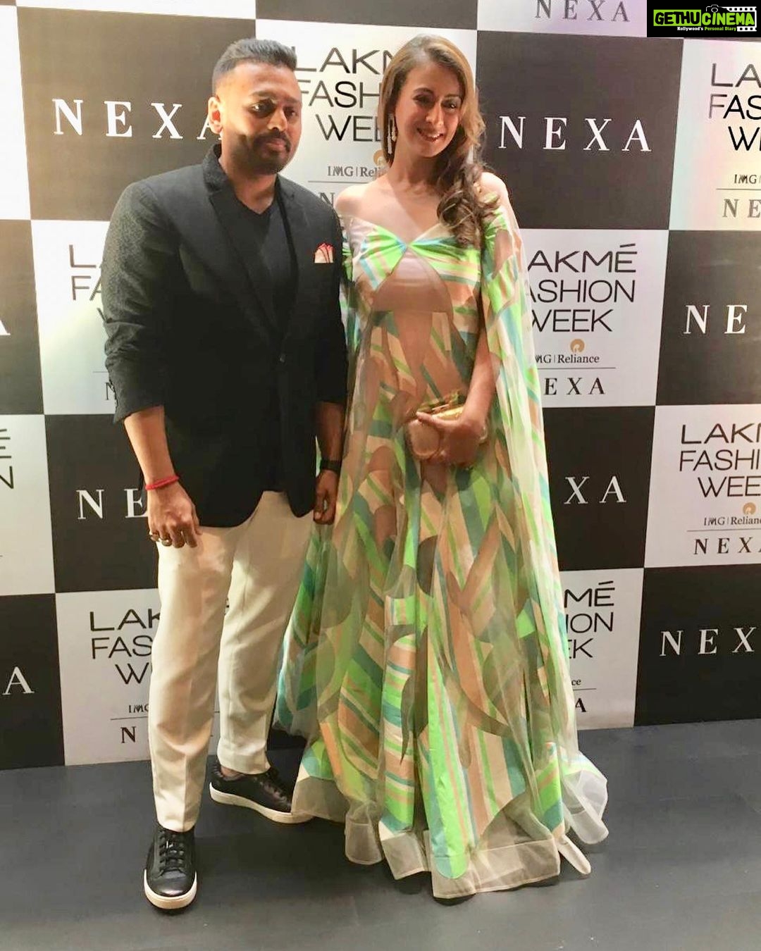 Preeti Jhangiani Instagram - At the @lakmefashionwk for @narayanjewels wearing their beautiful designs Outfit by @geishadesigns Clutch by @thelittleshopbymegha Styled by @gentleman_gaga Hair by @eltonsteve #lakmefashionweek2019 #lakmefashionweek St. Regis Hotel