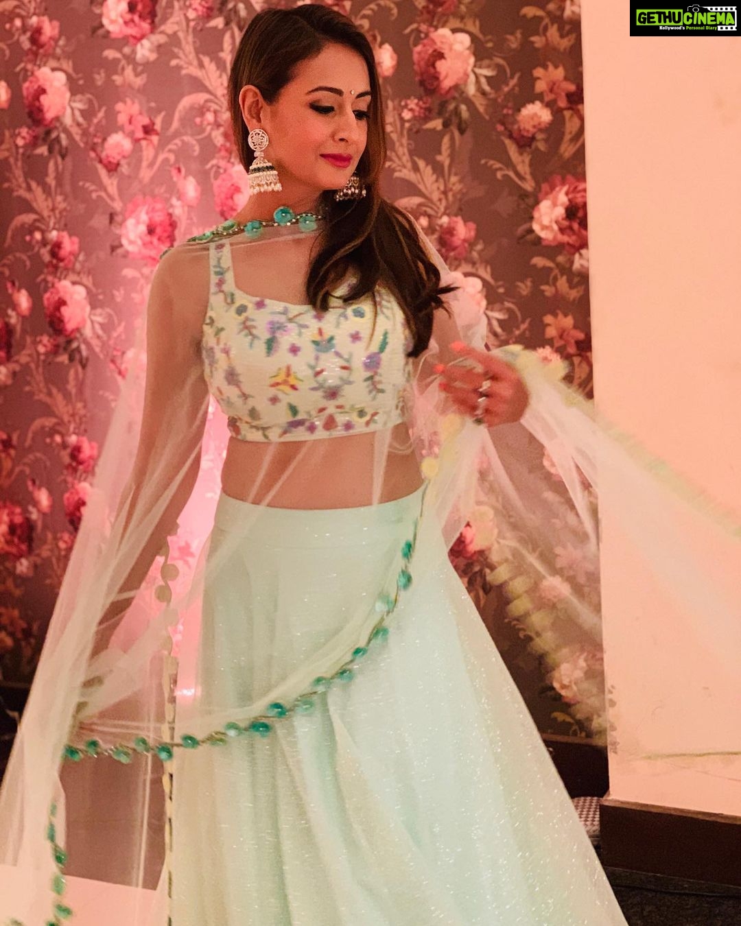Preeti Jhangiani Instagram - Ready to dance the night away in @shrenahirawatofficial , stunning jewels by @satyanifinejewels , styled by @gentleman_gaga #saturdaynight #ethnicwear Mallu Farms