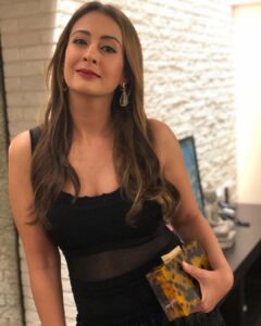 Preeti Jhangiani Instagram - It’s #FriYAY ! You comin’ ?
#friday #fridaynight #lbd