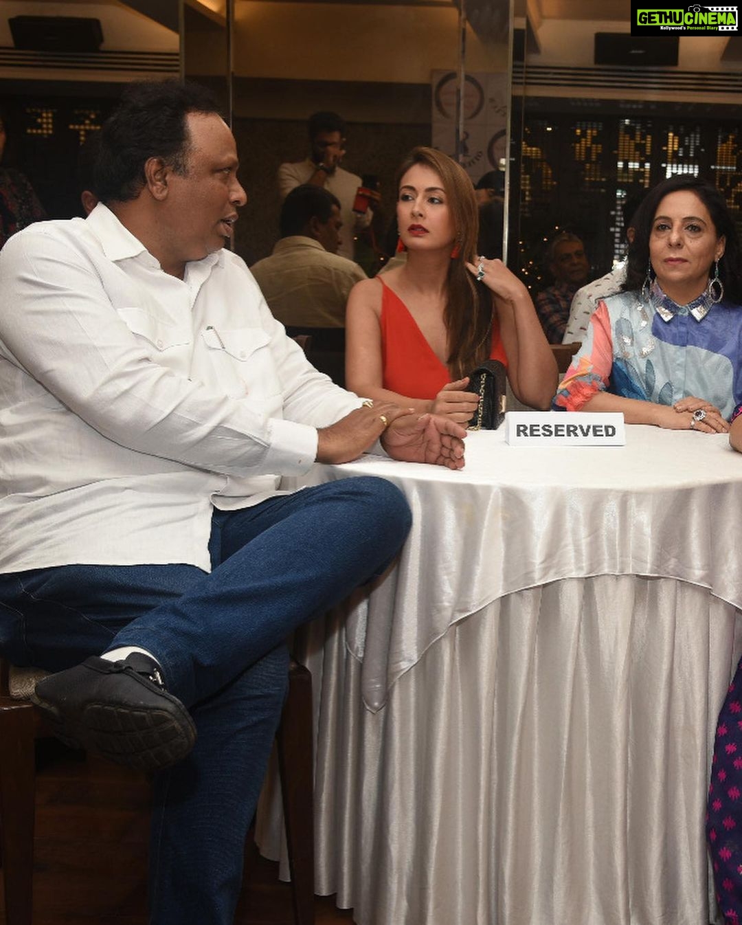 Preeti Jhangiani Instagram - At the #unveiling of the beautiful artwork by #sangeetababani at #ottersclubandra with Honourable Minister Mr. Ashish Shelar #ashishshelar #artwork #artforcharity