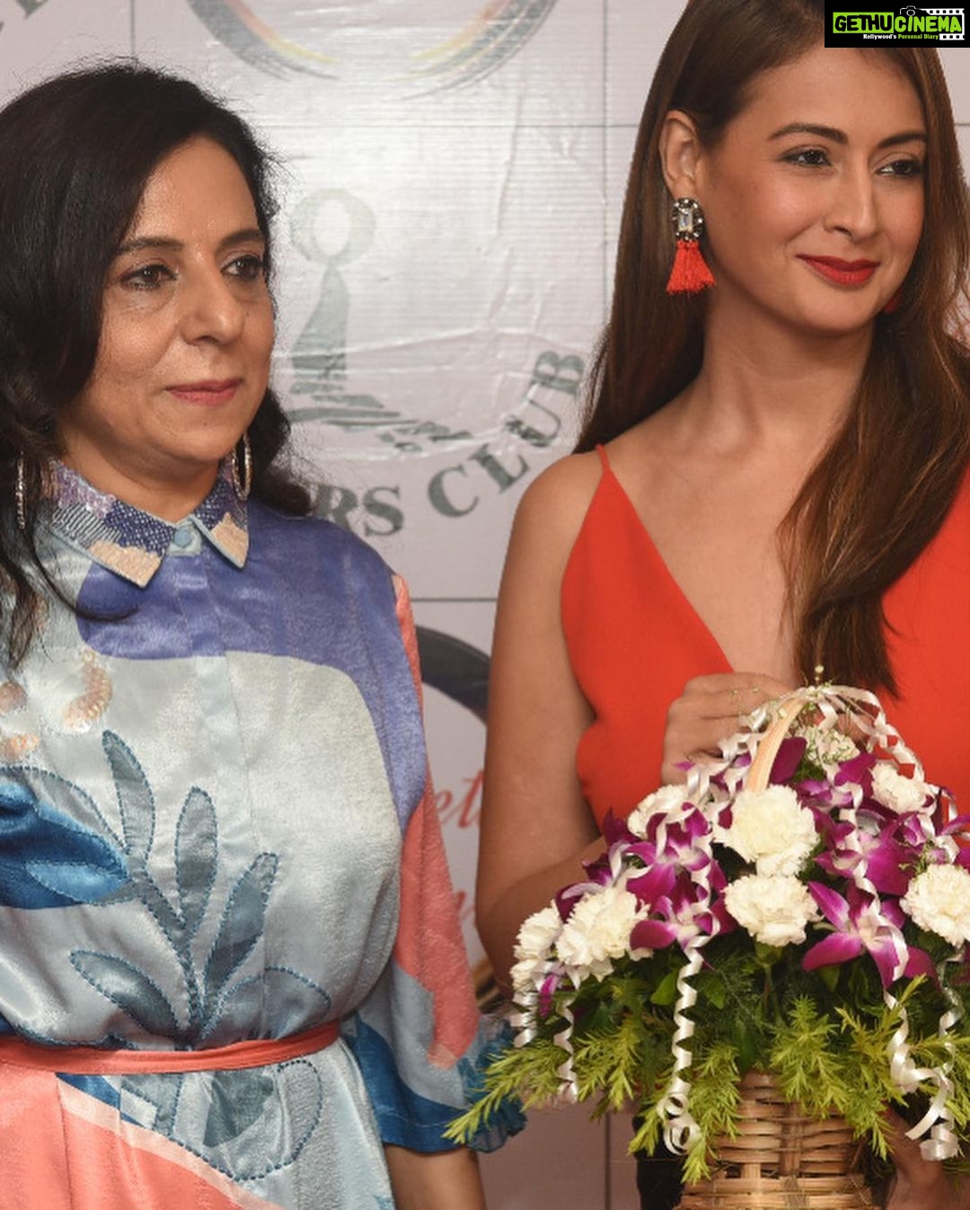 Preeti Jhangiani Instagram - At the #unveiling of the beautiful artwork by #sangeetababani at #ottersclubandra with Honourable Minister Mr. Ashish Shelar #ashishshelar #artwork #artforcharity