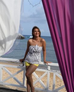 Preeti Jhangiani Instagram - A smile can cure everything #smile #laugh #laughteristhebestmedicine #laughlikenooneiswatching #mondaymotivation