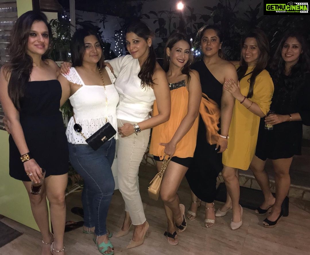 Preeti Jhangiani Instagram - #girlsquad #happybirthday @shibanimadhavlal ❤️