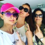 Preeti Jhangiani Instagram - The family that #votes together ... #vote #votekarmumbai #loksabhaelections2019 #jaihind @maddampresident @menkajhangiani