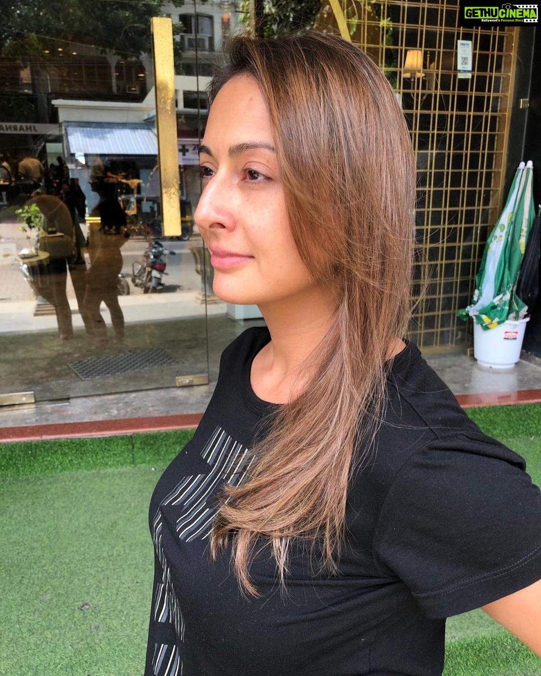 Preeti Jhangiani Instagram - Time to change that #colour and its always @eltonsteve 😘