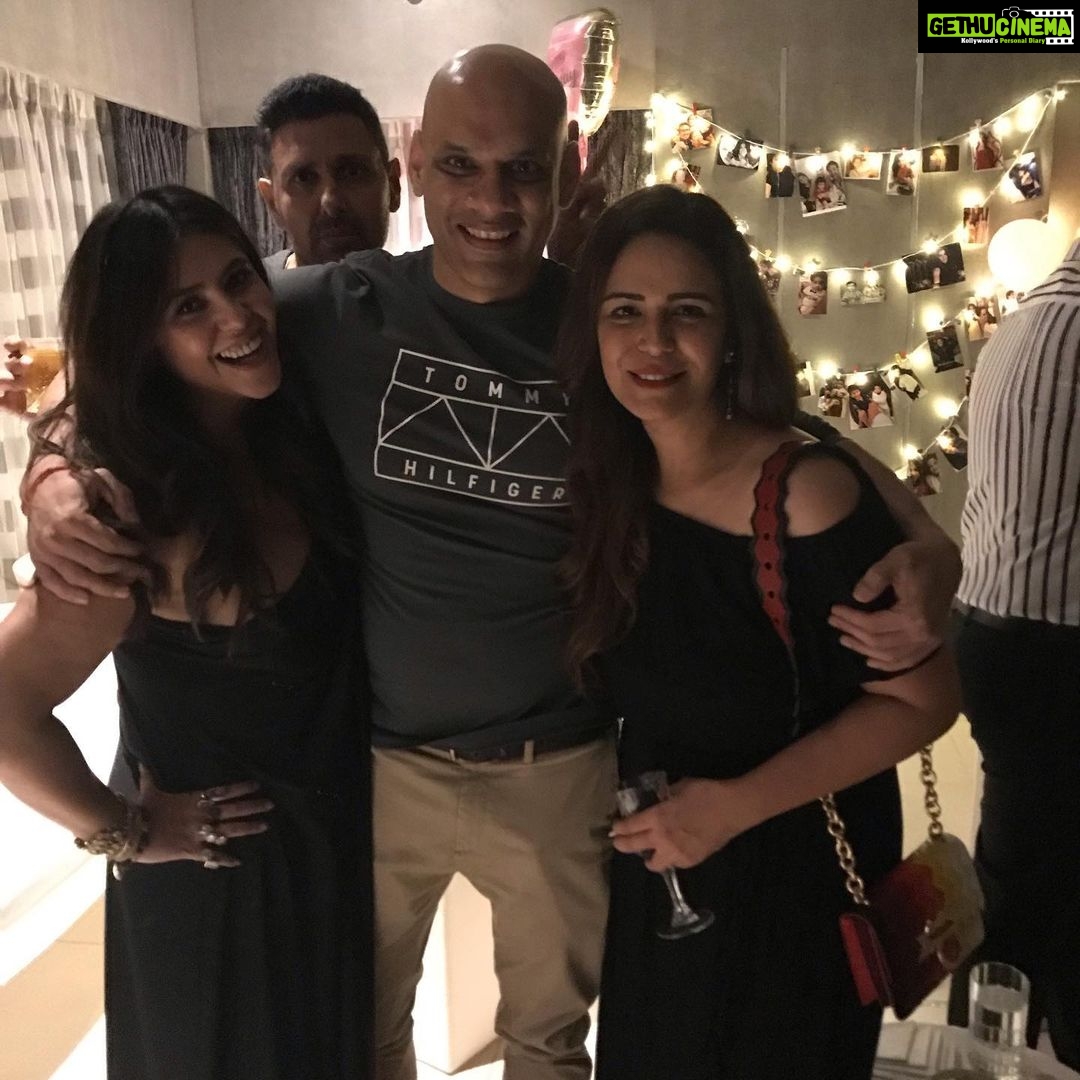 Preeti Jhangiani Instagram - What a fun, crazy night ! Happy happy birthday @ektaravikapoor 💃🏻May you go from strength to strength! That cake defines you completely 😘