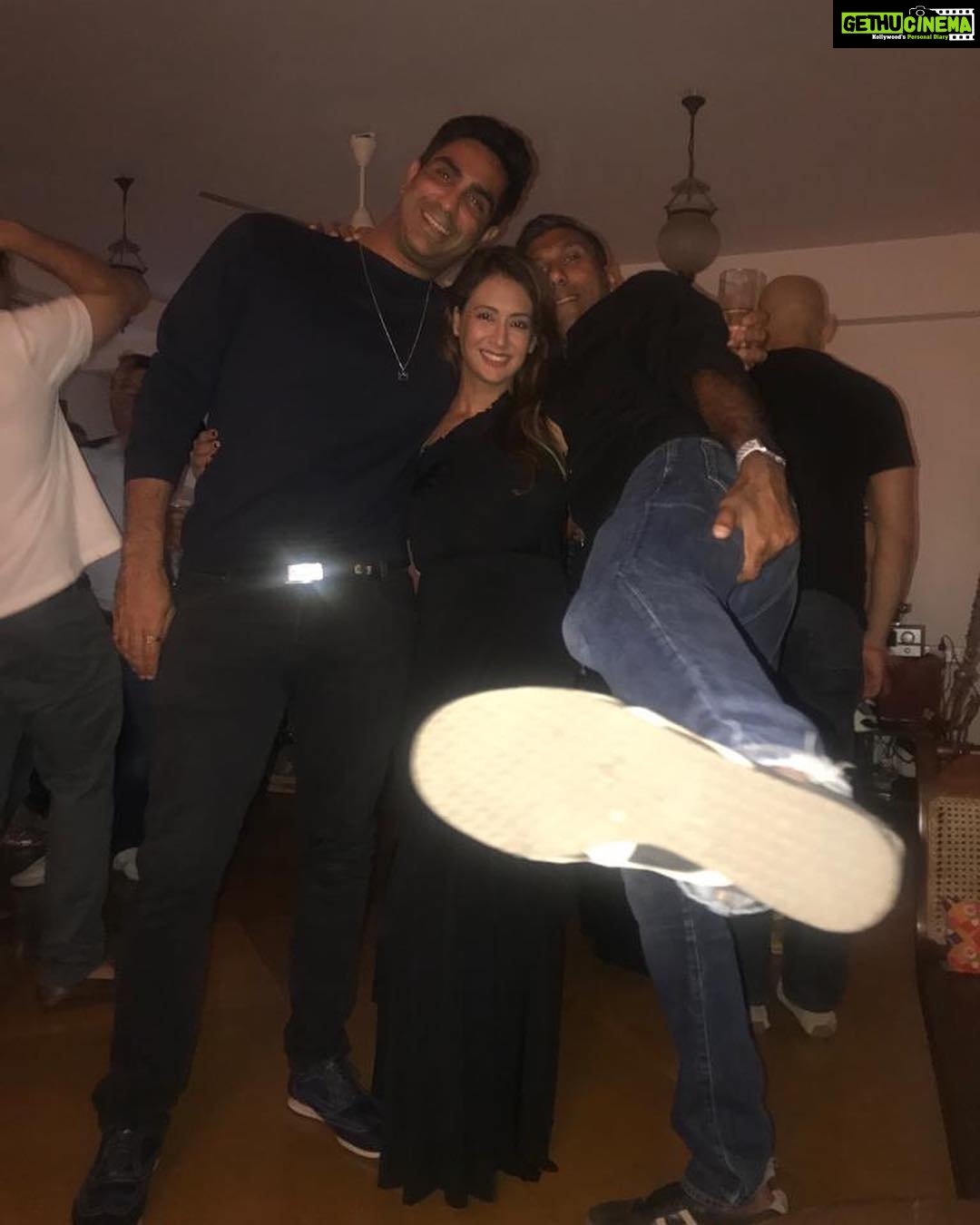 Preeti Jhangiani Instagram - Does it get any taller ? With @sp18er and @ramchandani_sachin .. don’t invite them next time @shibanimadhavlal and #kabirsatyani . Anyone can get #whiplash